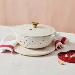 Le Creuset L'Amour 2.75 Qt. Enameled Cast Iron Soup Pot With Gold Knob & Heart Applique | White -Le Creuset sales rs13359 201020 lecreuset lamoursouppot 0423 ret