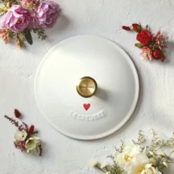 Le Creuset L'Amour 2.75 Qt. Enameled Cast Iron Soup Pot With Gold Knob & Heart Applique | White -Le Creuset sales rs13360 201020 lecreuset lamoursouppot 0659 ret