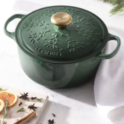 Le Creuset 4.5 Qt. Signature Dutch Oven | Noel (Artichaut) -Le Creuset sales rs17644 22 lca q4 noelchristmastreerdo vert ret
